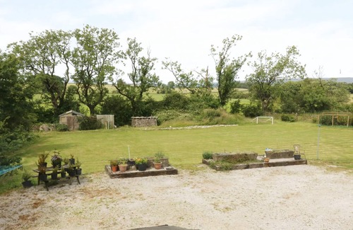 Fence Cottage | WOODLANDS, pet friendly, character holiday cottage in Wigglesworth