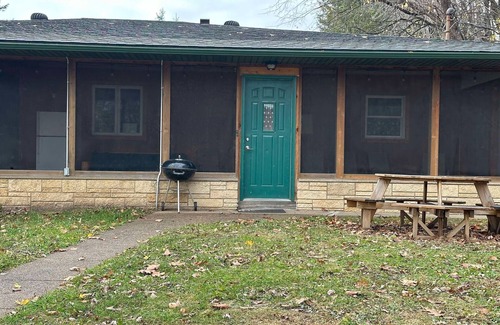 Alma House | Woodlands Retreat next to the Mississippi River