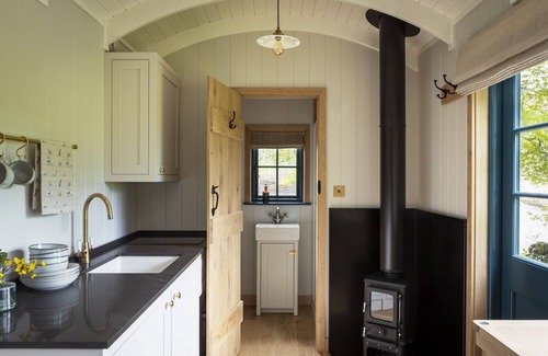 Baslow Cottage | Woodlands Shepherd's Hut/Chatsworth Estate