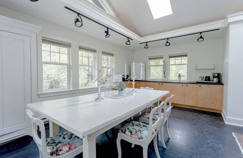 Queenswood Cabin | Woodlands Studio Hidden Gem