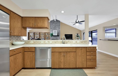 Grogan's Mill House | Woodlands Towncenter Home with Screened In Pool