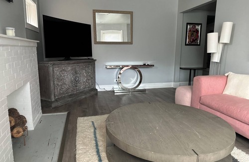 Woodlawn Apartment | Woodlawn ~ Entire Luxury Apt