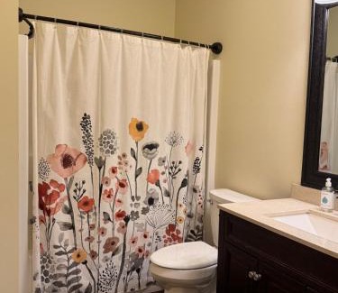 Holcombe Apartment | Woodlawn Lakeside Retreat - 2 BR Waterfront Cabin