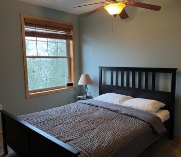 Holcombe Apartment | Woodlawn Lakeside Retreat - 2 BR Waterfront Cabin