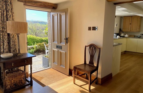 Almondbury Cottage | WOODLEA COTTAGE, pet friendly, luxury holiday cottage in Almondbury