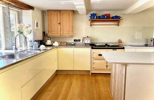 Almondbury Cottage | WOODLEA COTTAGE, pet friendly, luxury holiday cottage in Almondbury