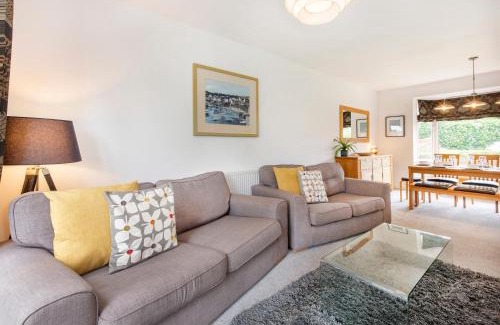 Acomb House | Woodlea House with Hot tub with Free Parking