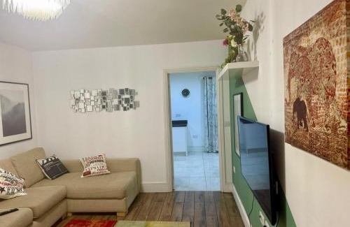 Reading House | Woodley Haven House