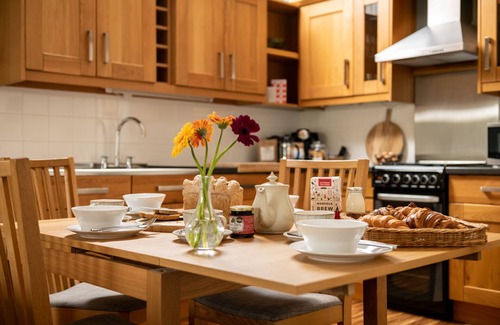 Sculthorpe Cottage | Woodpecker - a cottages sleep 5 that sleeps 5 guests in 3 bedrooms