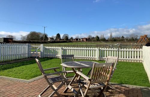 Hartpury House | woodpecker cottage at frog trotters cottages