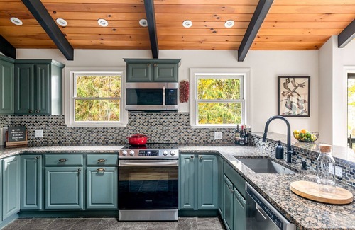 Jewett Cabin | Woodpecker House - One of Vrbo’s 2025 Vacation Rental of the Year