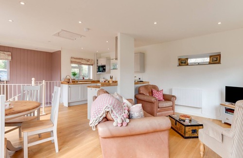 Holestone Moor House | Woodpecker - Matlock