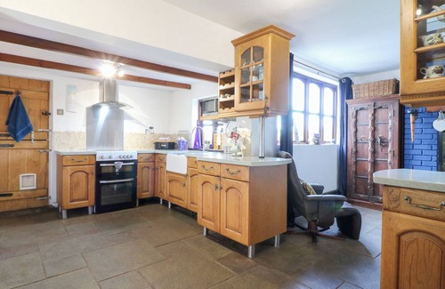 Greasley Cottage | WOODPIT COTTAGE, family friendly, with pool in Watnall