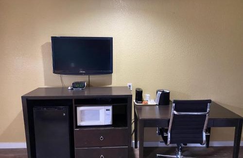 Miami Hotel | Woodridge Inn and Suites