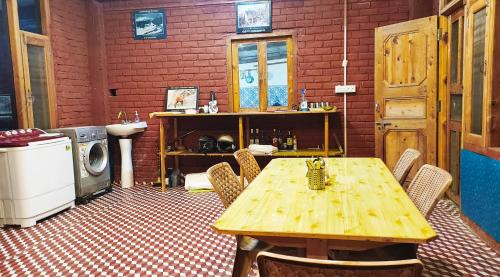 Gushaini House | WoodRose Ecostay - Couple's Favourite