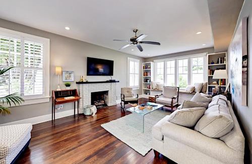 Galveston House | Woodrow Manor