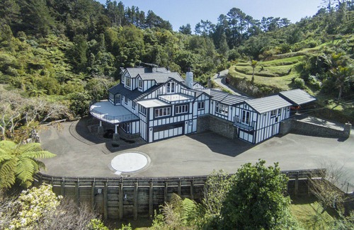 Lower Hutt House | WOODROYD ESTATE Holiday sanctuary 15 mins from CBD