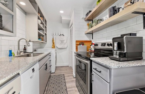 Fayetteville House | Woods on Sequoyah - 1 mile to DT Fayetteville