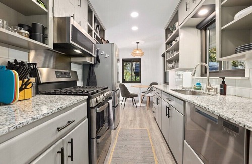 Fayetteville House | Woods on Sequoyah - 1 mile to DT Fayetteville