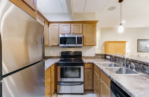 Madison Heights House | Woods & Water to Explore just 20 mins to Liberty Univ - 10 to Downtown Lynchburg