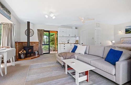 Akaroa House | Woodside - Akaroa Holiday Cottage
