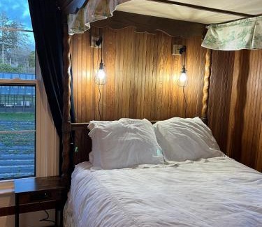 Sooke Bed & Breakfast | Woodside Farm Country Inn