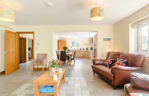 Aldborough House | Woodside - Five Bedroom House, Sleeps 10