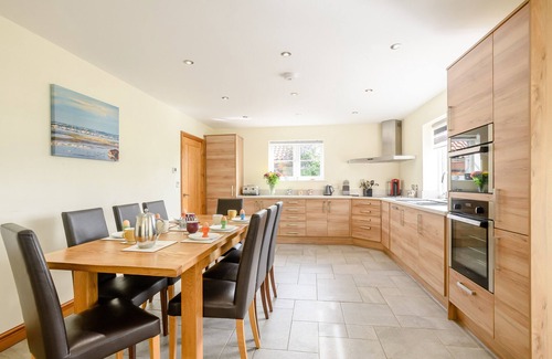 Aldborough House | Woodside - Five Bedroom House, Sleeps 10