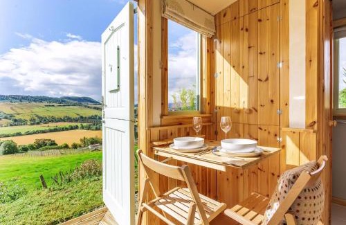 Heights of Achterneed House | Woodside Hut 2 - Uk36106