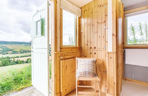 Heights of Achterneed House | Woodside Hut 2 - Uk36106