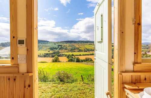 Heights of Achterneed House | Woodside Hut 2 - Uk36106