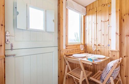 Heights of Achterneed House | Woodside Hut 2 - Uk36106