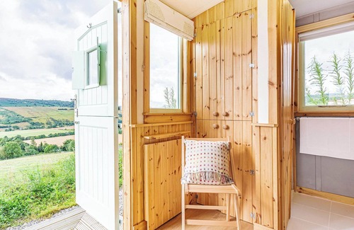 Heights of Achterneed Cottage | Woodside Hut 3 - UK36107