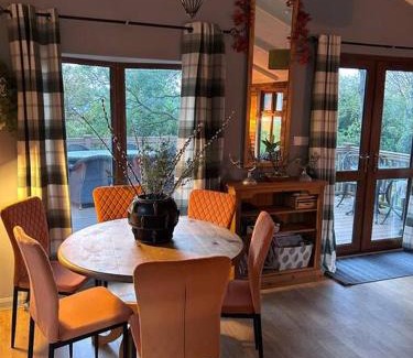 Weybourne Ski Chalet | Woodside Lodge, Weybourne, Holt