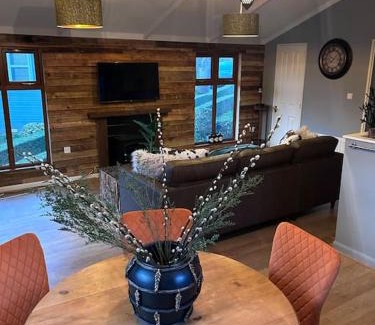 Weybourne Ski Chalet | Woodside Lodge, Weybourne, Holt