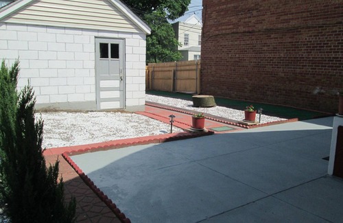Queens House | Woodside, Queens, Spacious 2 Bdrm 1 Bath Home, Easy Access To Manhattan