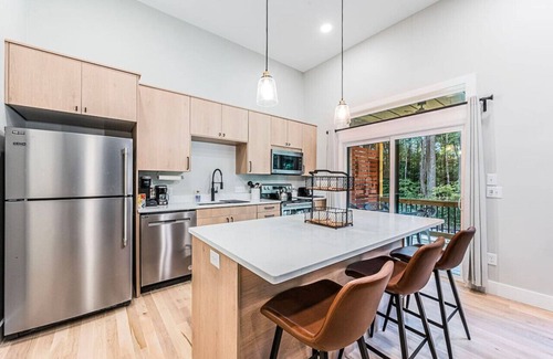 Scottsville House | Woodside Retreat A&B:Modern Home