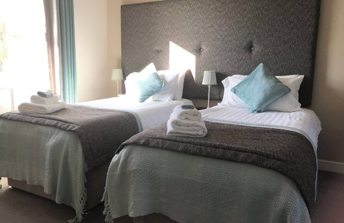 Fenay Bridge House | Woodsome Hall Golf Club Cottage on the Course