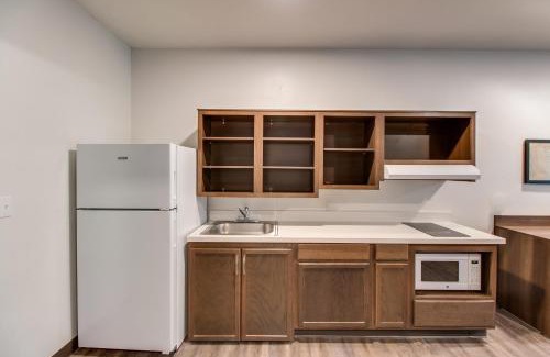 Greenacres Hotel | WoodSpring Suites Bakersfield Airport