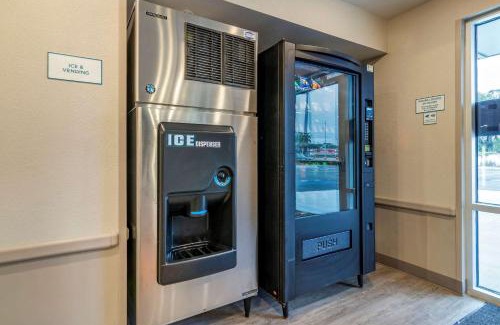 Dock Junction Hotel | WoodSpring Suites Brunswick