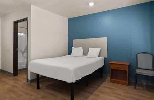 Champaign Hotel | WoodSpring Suites Champaign near University