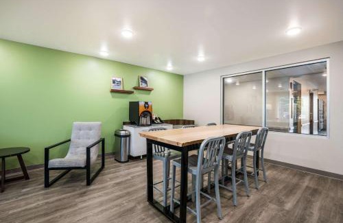 Elgin Hotel | WoodSpring Suites Elgin - Chicago