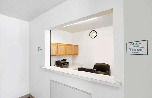 Barker Hotel | WoodSpring Suites Houston Willowbrook