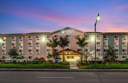 East Naples Hotel | WoodSpring Suites Naples West