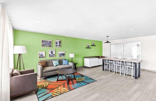 Southeast Houston Hotel | WoodSpring Suites South Houston Hobby