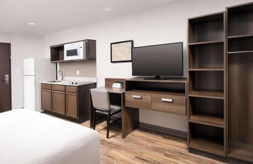 Madison Heights Hotel | WoodSpring Suites Detroit Madison Heights