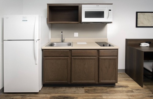 Madison Heights Hotel | WoodSpring Suites Detroit Madison Heights