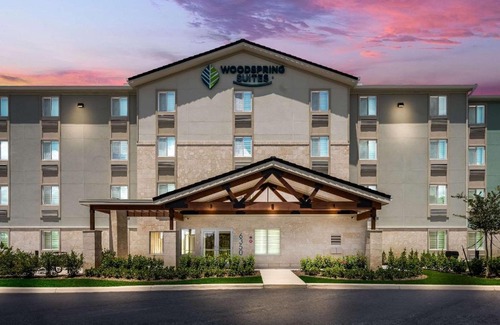 West Palm Beach Hotel | WoodSpring Suites West Palm Beach