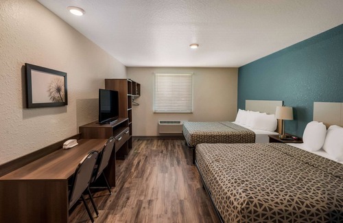 West Palm Beach Hotel | Woodspring Suites West Palm Beach