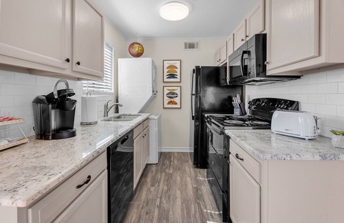 College Station Apartment | Woodstock:2nd Floor, walk to A&M